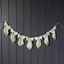 Load image into Gallery viewer, Velvet Bow Garland