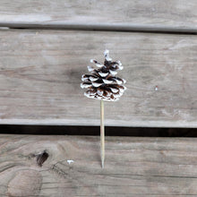 Load image into Gallery viewer, Pick Holiday Pinecone
