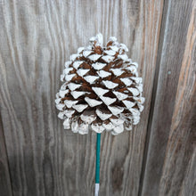Load image into Gallery viewer, Pick Holiday Pinecone