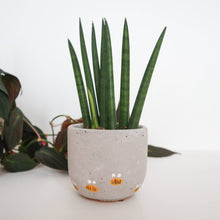 Load image into Gallery viewer, Bell Planter Painted - 3&quot; | Bees, Arch, Daisy, Chilis: Green with Daisies