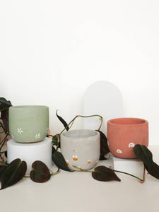 Bell Planter Painted - 3" | Bees, Arch, Daisy, Chilis: Green with Daisies