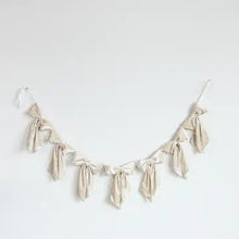 Load image into Gallery viewer, Velvet Bow Garland