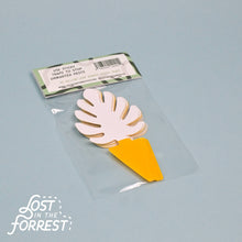 Load image into Gallery viewer, Pink leaf-shaped sticky traps with yellow bases and packaging on gray surface
